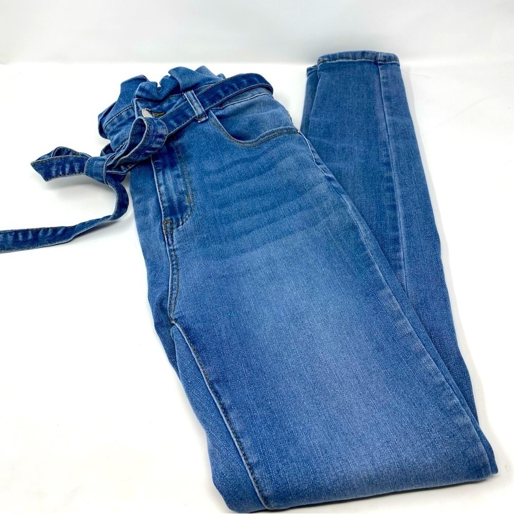 Women’s Belted Waist Skinny Jeans Size 4